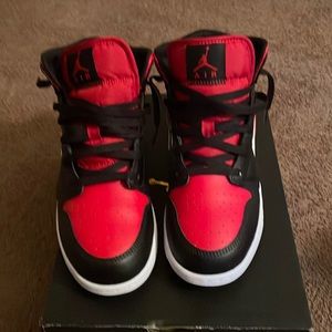 Only wore 2 times no scratches